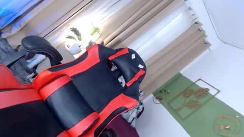 itsmeRailey online show from 02.14.25