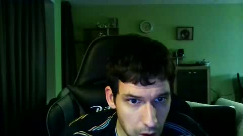 Snapshot of raimondo32 chatting on 02.05.25 Raimondo te Paste online show from 02.05.25