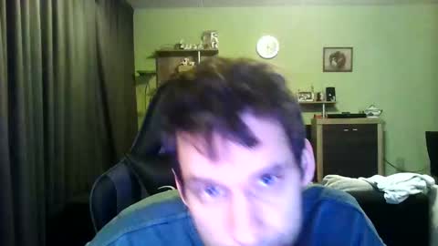 Snapshot of raimondo32 chatting on 02.18.25 Raimondo te Paste online show from 02.18.25