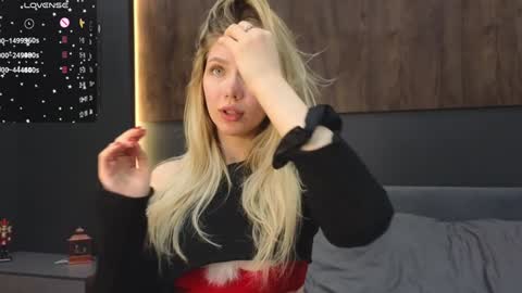 Snapshot of rainauge chatting on 12.29.24 Lisa online show from 12.29.24