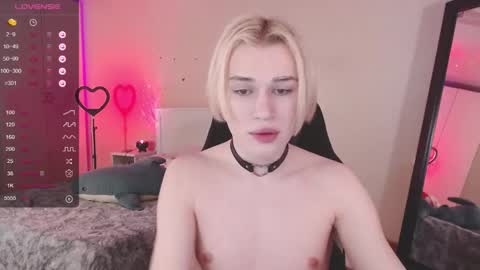 Snapshot of rainbow__salt chatting on 11.30.25 Mike online show from 11.30.25