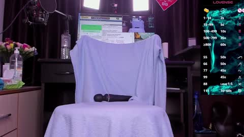 Laura online show from 01.06.25