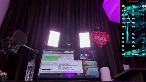 Laura online show from 01.08.25