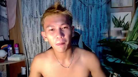 Snapshot of ralfhuge24 chatting on 10.15.25 ralfhuge24 online show from 10.15.25