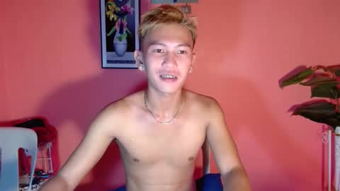 Snapshot of ralfhuge24 chatting on 10.18.25 ralfhuge24 online show from 10.18.25