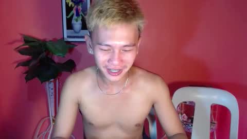 Snapshot of ralfhuge24 chatting on 10.23.25 ralfhuge24 online show from 10.23.25