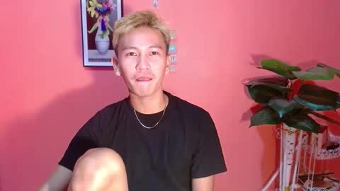 Snapshot of ralfhuge24 chatting on 10.24.25 ralfhuge24 online show from 10.24.25