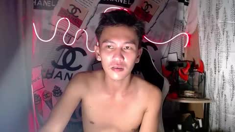 Snapshot of ralfhuge24 chatting on 10.31.25 ralfhuge24 online show from 10.31.25