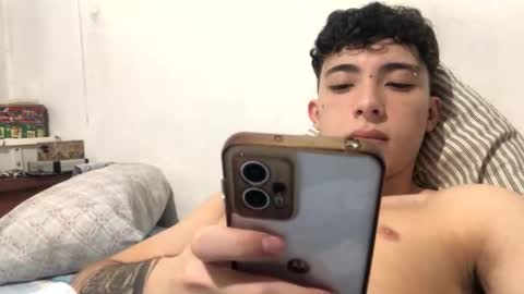 Snapshot of ramiroo2312 chatting on 11.11.25 ramiroo2312 online show from 11.11.25