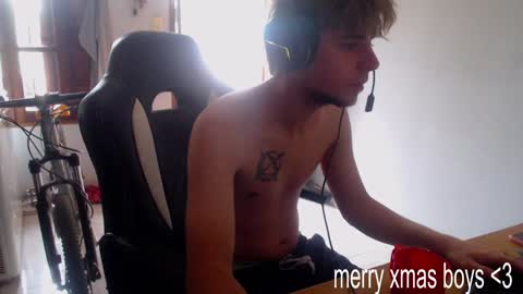 Snapshot of ramisexyloveyou chatting on 12.31.24 Ramiro online show from 12.31.24