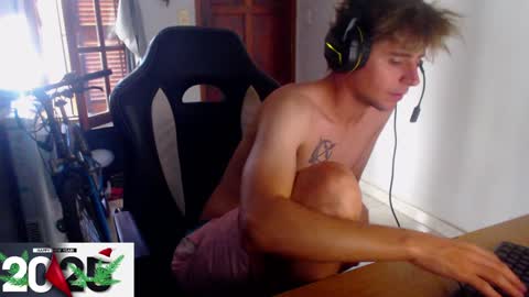 Snapshot of ramisexyloveyou chatting on 01.04.25 Ramiro online show from 01.04.25