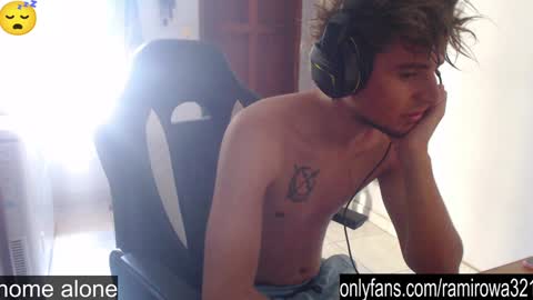 Snapshot of ramisexyloveyou chatting on 01.20.25 Ramiro online show from 01.20.25