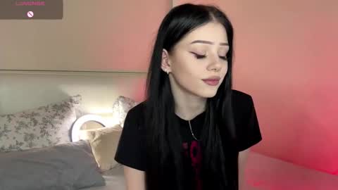 Snapshot of randiburt chatting on 11.05.25 Luna online show from 11.05.25