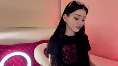 Snapshot of randiburt chatting on 12.15.25 Luna online show from 12.15.25