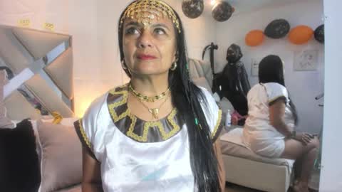 Raquel Moore  online show from 10.31.25