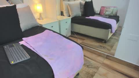 Raquel Moore  online show from 02.01.26