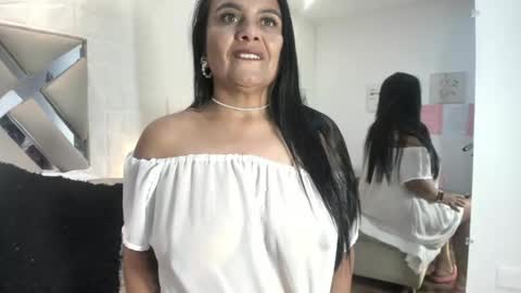 Raquel Moore  online show from 02.12.26