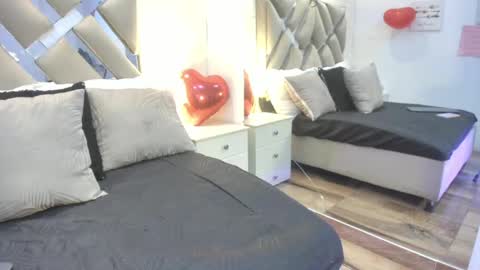 Raquel Moore  online show from 02.20.26