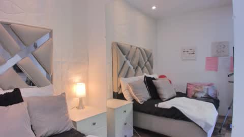 Raquel Moore  online show from 03.16.26