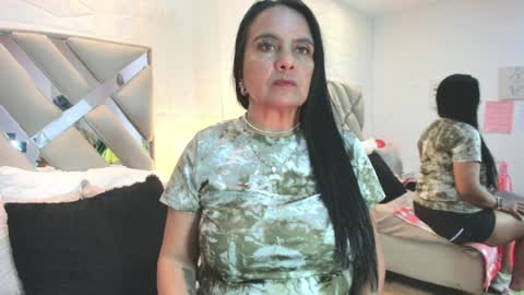 Raquel Moore  online show from 04.01.26