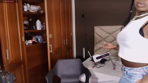 Raquel online show from 11.28.25