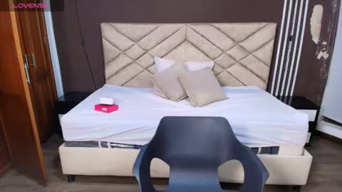 Raquel online show from 12.04.25