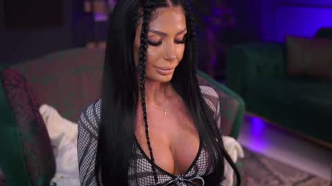 Raquelle online show from 12.28.24