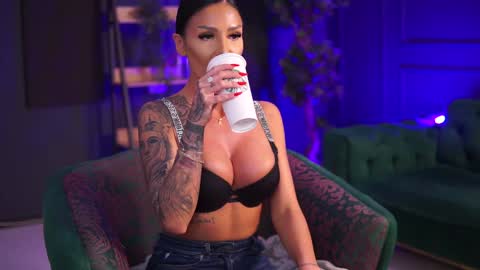 Raquelle online show from 01.23.25