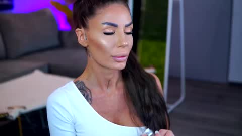 Raquelle online show from 02.05.26