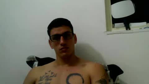 Snapshot of raul240335 chatting on 10.12.25 Raul online show from 10.12.25