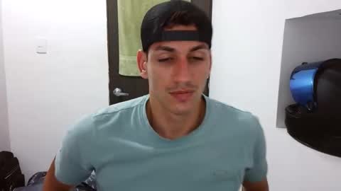 Snapshot of raul240335 chatting on 05.02.26 Raul online show from 05.02.26