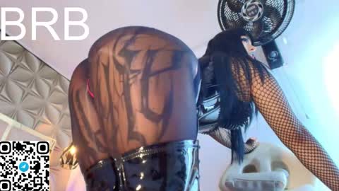 Snapshot of rave_paradise chatting on 11.22.25 online show from 11.22.25