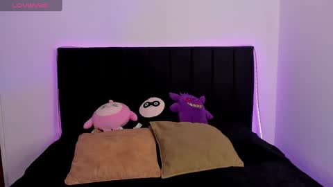 Snapshot of raven__white1 chatting on 03.08.25 Raven online show from 03.08.25