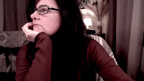 Snapshot of raven_feathers chatting on 12.30.24 Roxanneredlight59 online show from 12.30.24