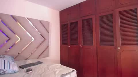 RAVEN FOXTER online show from 11.22.25