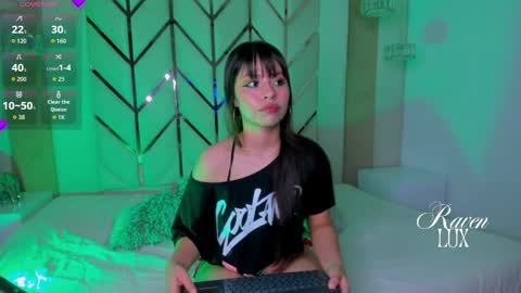 Snapshot of raven_luxx chatting on 04.17.26 RAVEN online show from 04.17.26