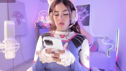 Snapshot of raven_sakura chatting on 11.27.25 . online show from 11.27.25