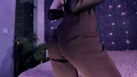 Lillian online show from 09.14.25