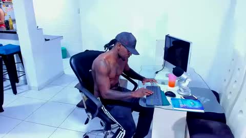 ray_long222 online show from 01.18.25