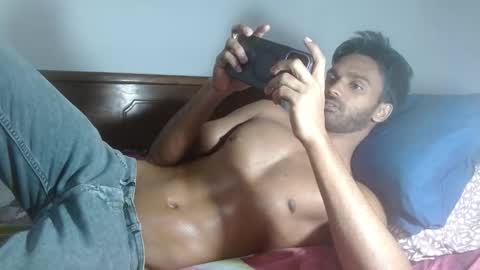 Snapshot of rayannzz chatting on 11.16.25 eyan online show from 11.16.25