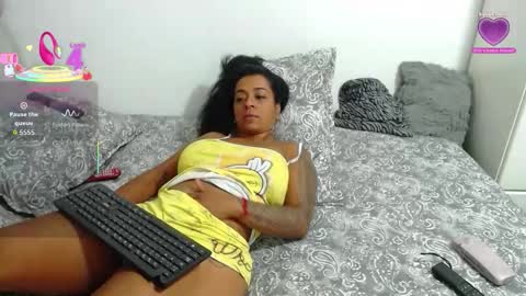 Snapshot of raysajoness chatting on 10.25.25 raysajoness online show from 10.25.25