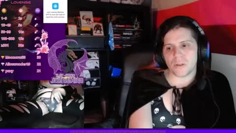 Snapshot of raysuon chatting on 01.05.25 Rae-Suon online show from 01.05.25