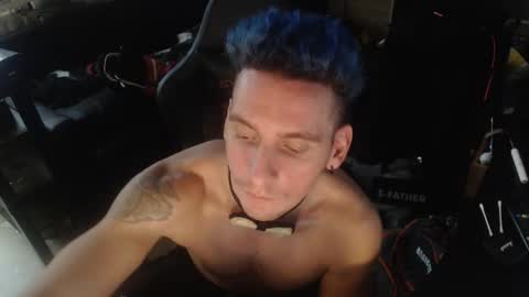 Snapshot of rayzel31 chatting on 12.02.25 Rayzel online show from 12.02.25