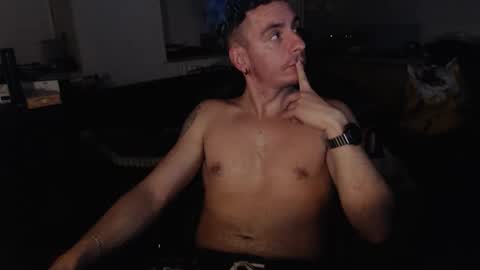 Snapshot of rayzel31 chatting on 12.14.25 Rayzel online show from 12.14.25