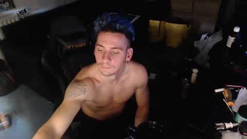 Snapshot of rayzel31 chatting on 12.15.25 Rayzel online show from 12.15.25