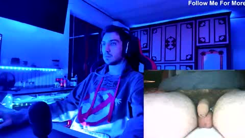 Snapshot of rcomi4 chatting on 11.18.25 rcomi4 online show from 11.18.25