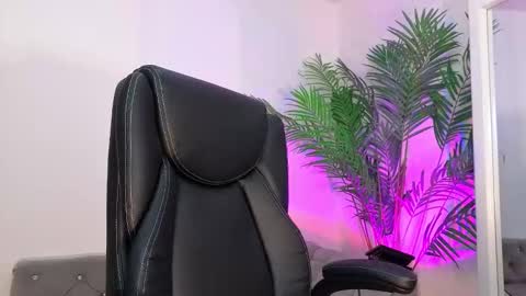 Alina Cruz online show from 11.04.25