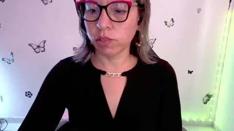 Snapshot of rebbeca09 chatting on 05.12.26 Rebbeca online show from 05.12.26
