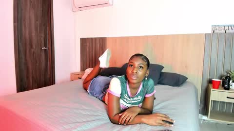 Snapshot of rebeca_cortez1 chatting on 10.31.25 I invite you to my birthday on November 3th online show from 10.31.25