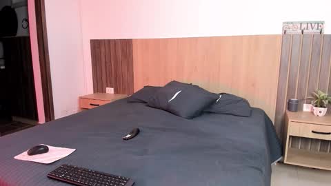 Snapshot of rebeca_cortez1 chatting on 11.06.25 I invite you to my birthday on November 3th online show from 11.06.25